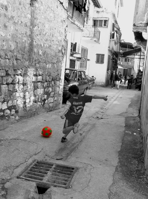 Merve SÜRÜCÜ- Antakya Sokaklarında Çocukluk - 595x800 Piksel - 2013